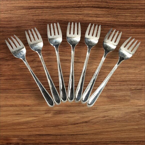 Vintage H&T MFG Co Meadow Flower 1940 Silver‑Plated Salad Forks Set of 7 Floral - Picture 2 of 5
